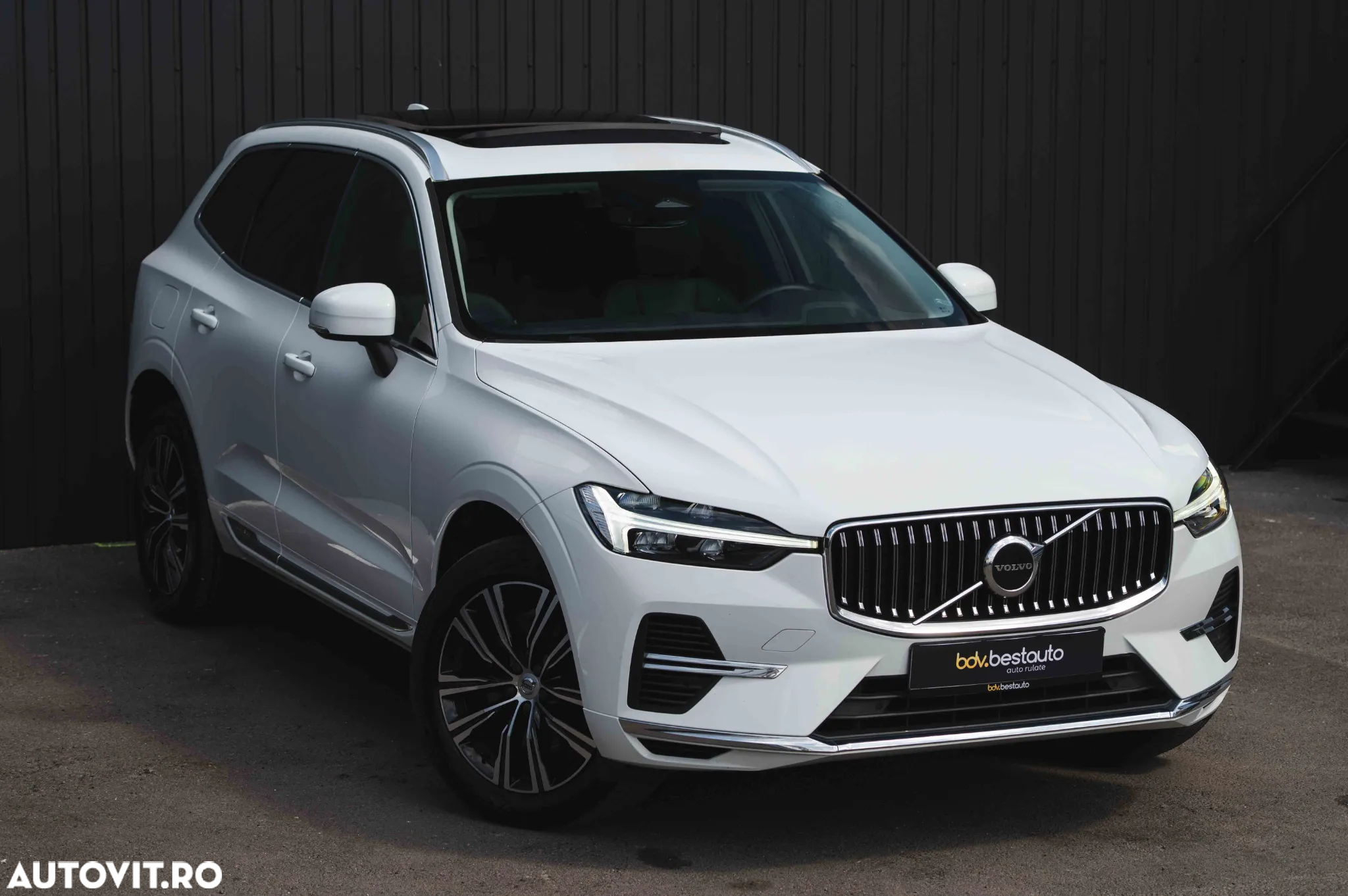 Volvo XC 60 T6 AWD Recharge Geartronic Inscription - 3