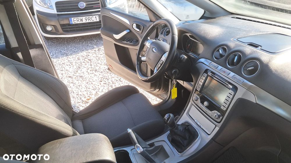 Ford S-Max 2.0 Titanium - 32