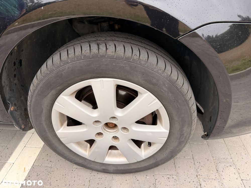Volkswagen Touran - 11