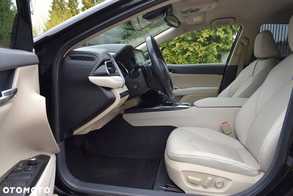 Toyota Camry 2.5 Hybrid Executive CVT - 6