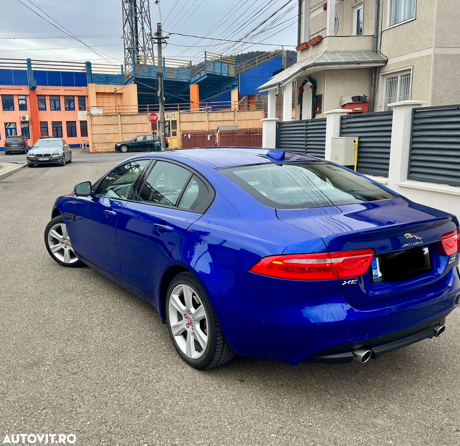 Jaguar XE - 4