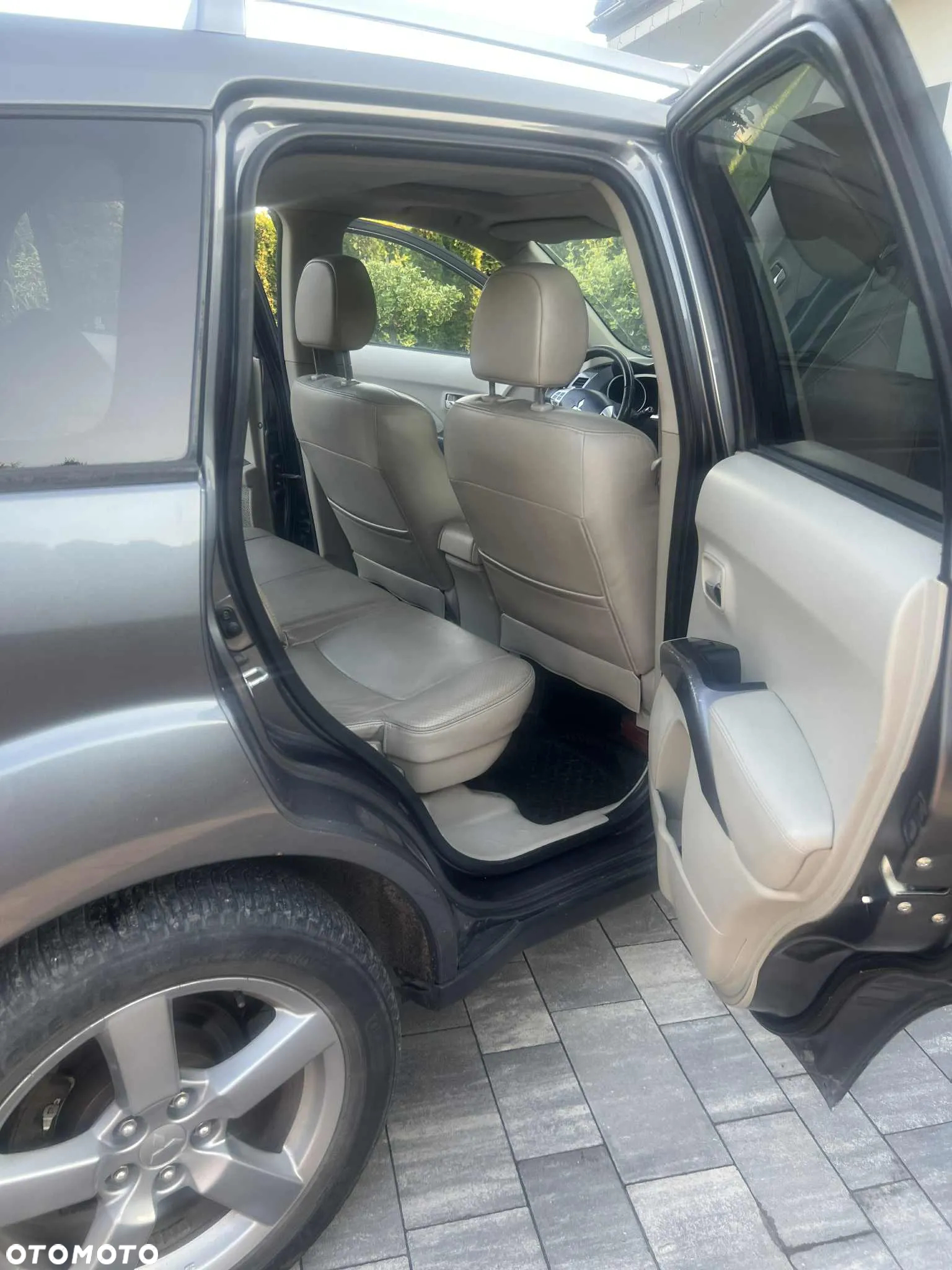 Mitsubishi Outlander - 13