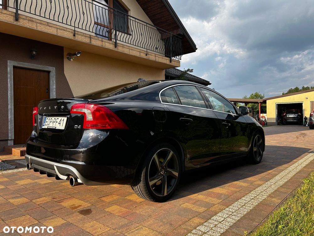 Volvo S60 D4 R-Design - 4