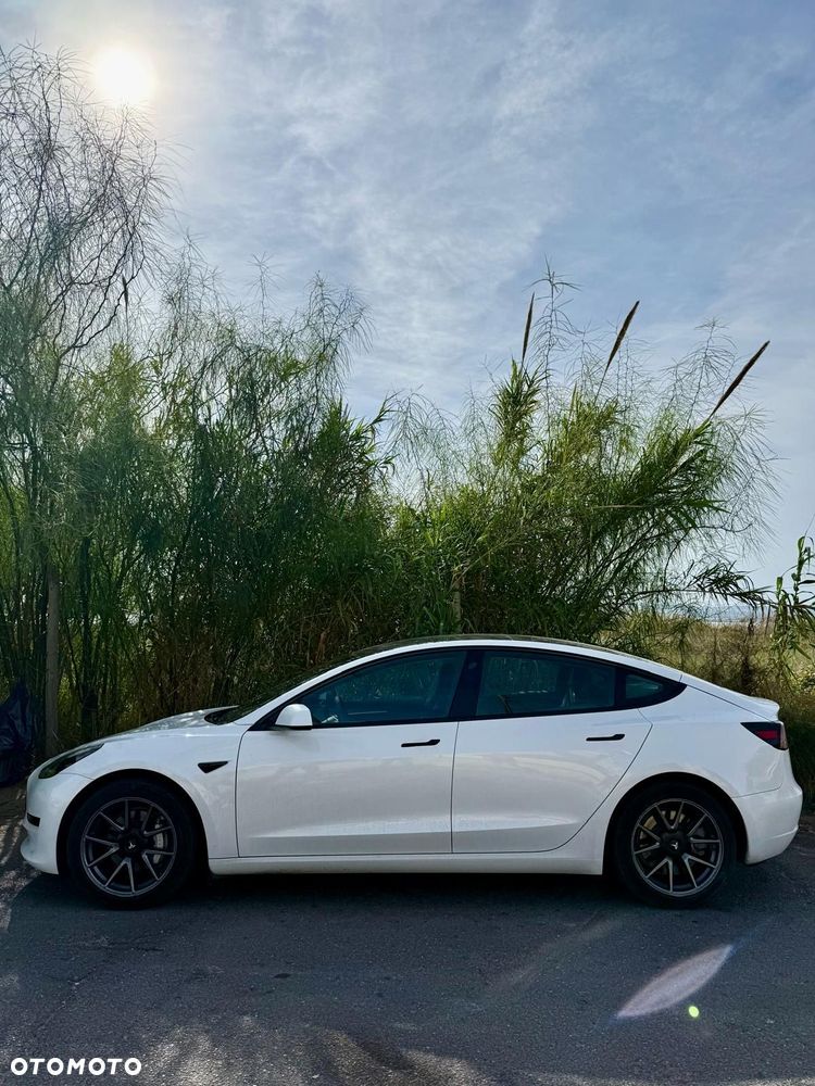 Tesla Model 3 - 8