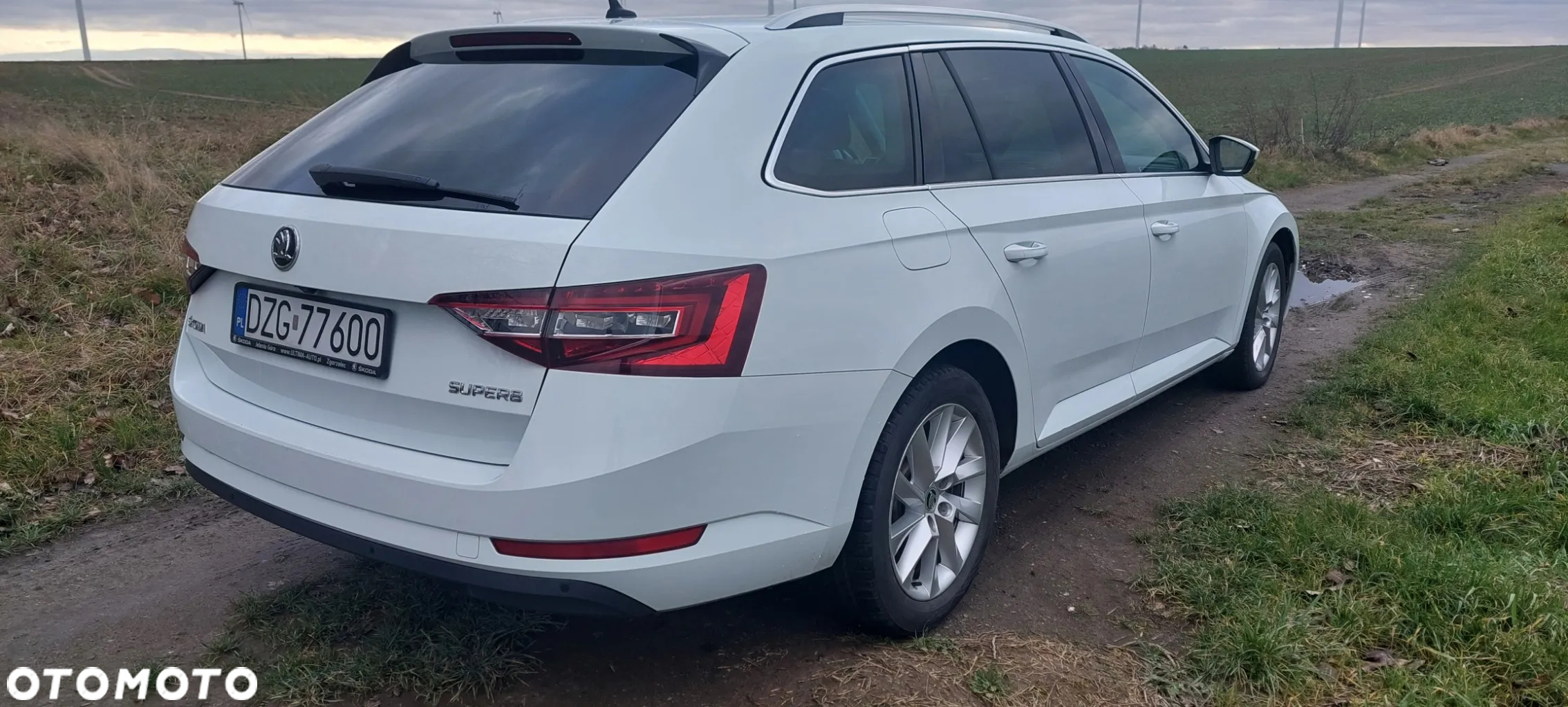 Skoda Superb Combi 2.0 TDI DSG Ambition - 4