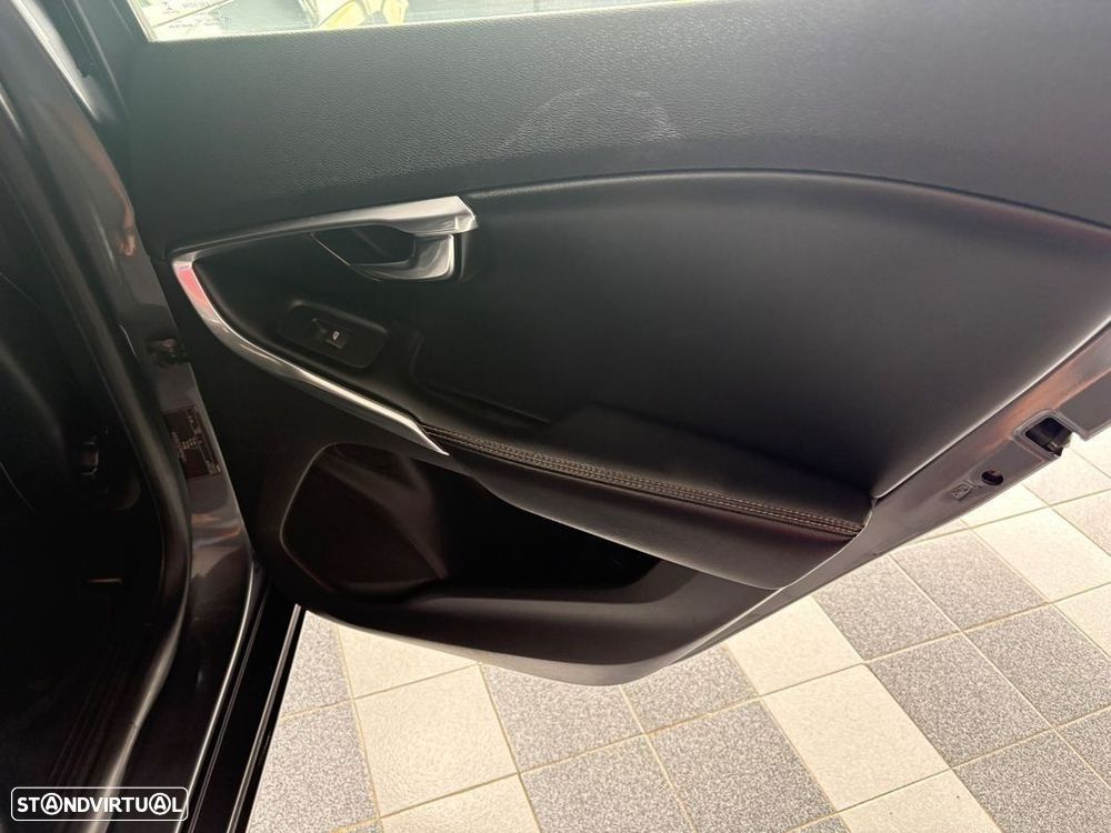 Volvo V40 1.6 D2 R-Design - 27