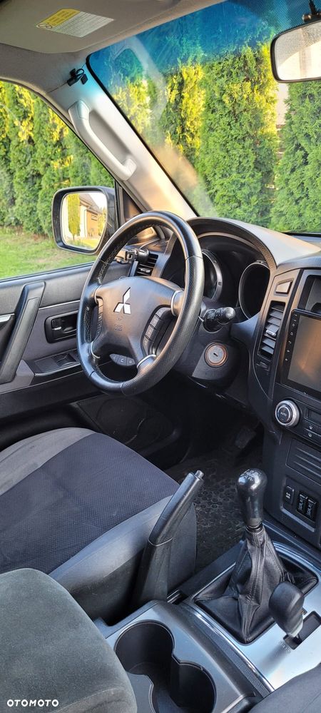 Mitsubishi Pajero - 27