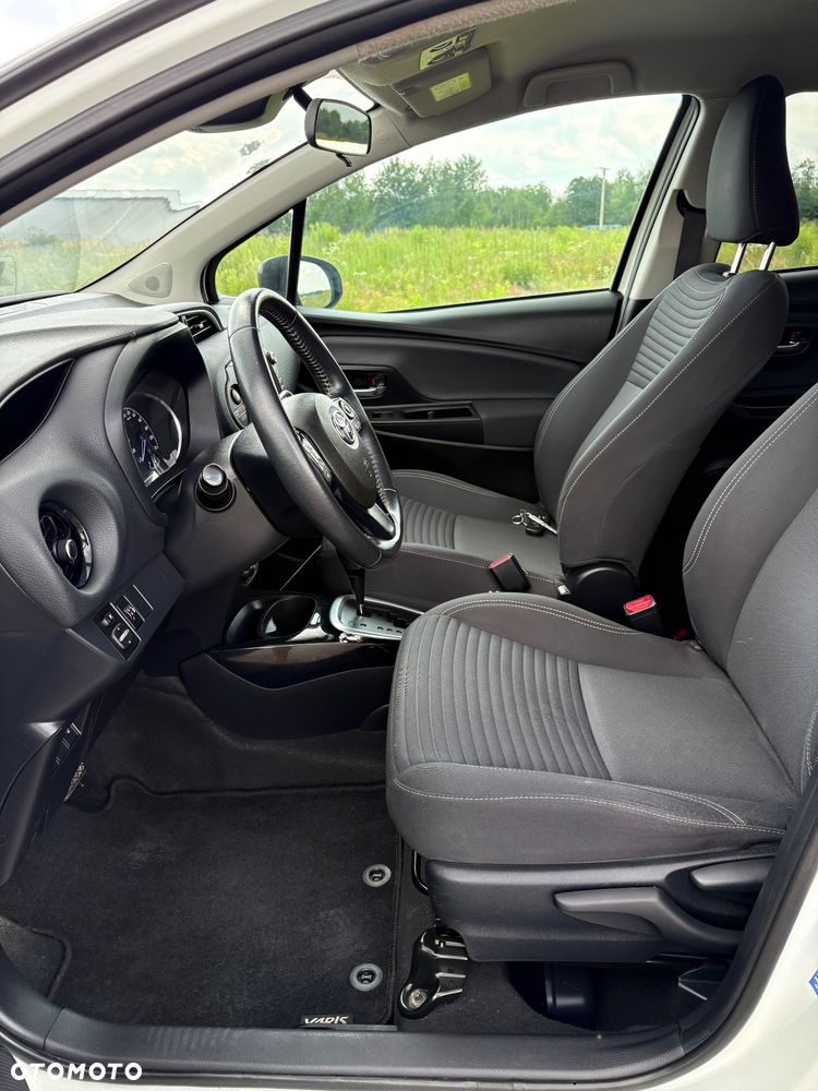Toyota Yaris Hybrid 100 Premium - 8