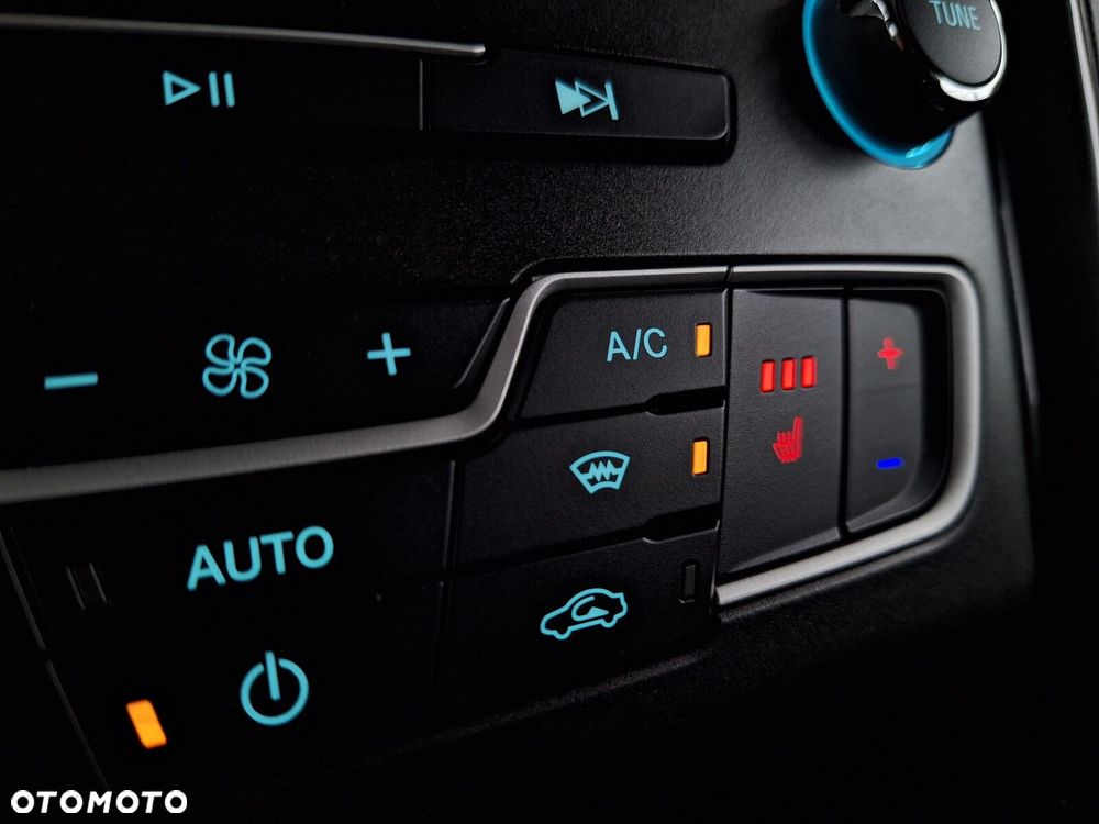 Ford Mondeo 2.0 EcoBlue Titanium - 26