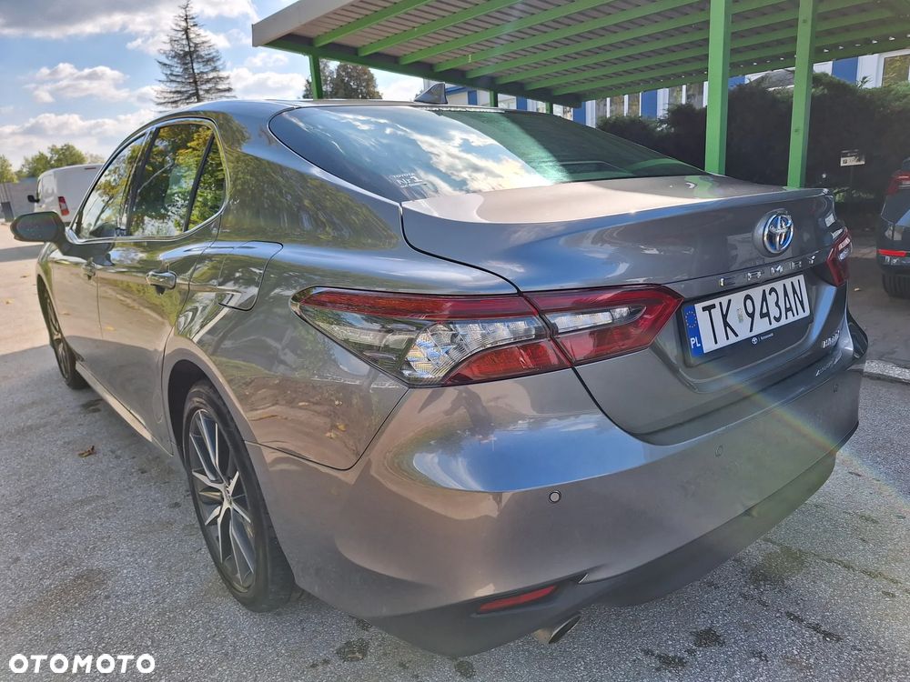 Toyota Camry - 4