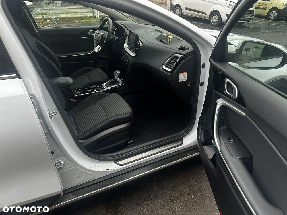 Kia XCeed - 10