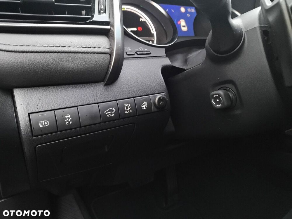 Toyota Camry 2.5 Hybrid Executive CVT - 22