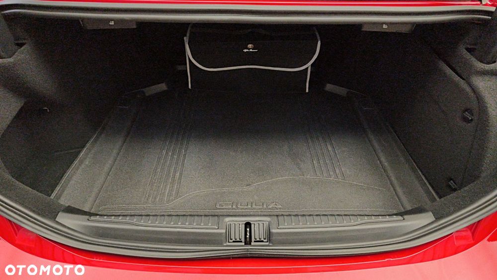 Alfa Romeo Giulia 2.0 Turbo Tributo Italiano Q4 - 12