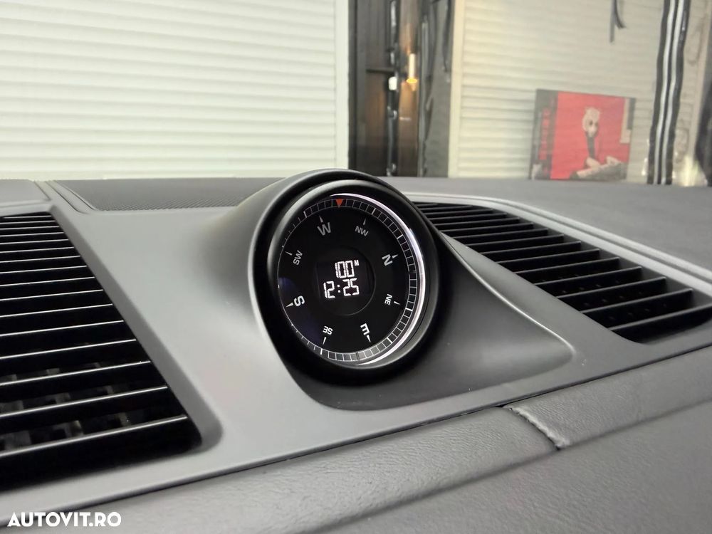 Porsche Cayenne - 24