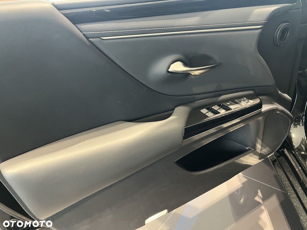 Lexus ES 300h Business Edition - 11