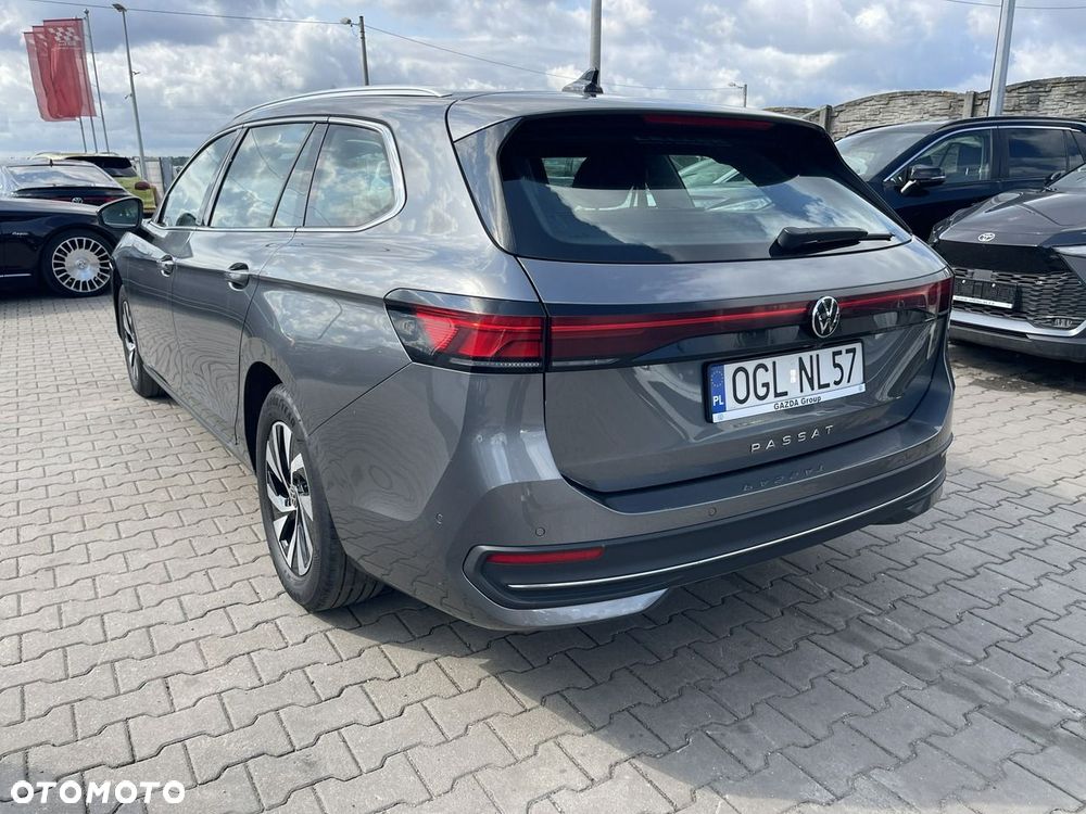 Volkswagen Passat Variant 2.0 TDI SCR DSG Elegance - 9