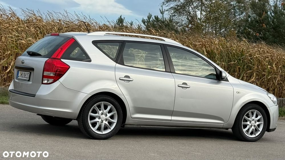 Kia Ceed - 32