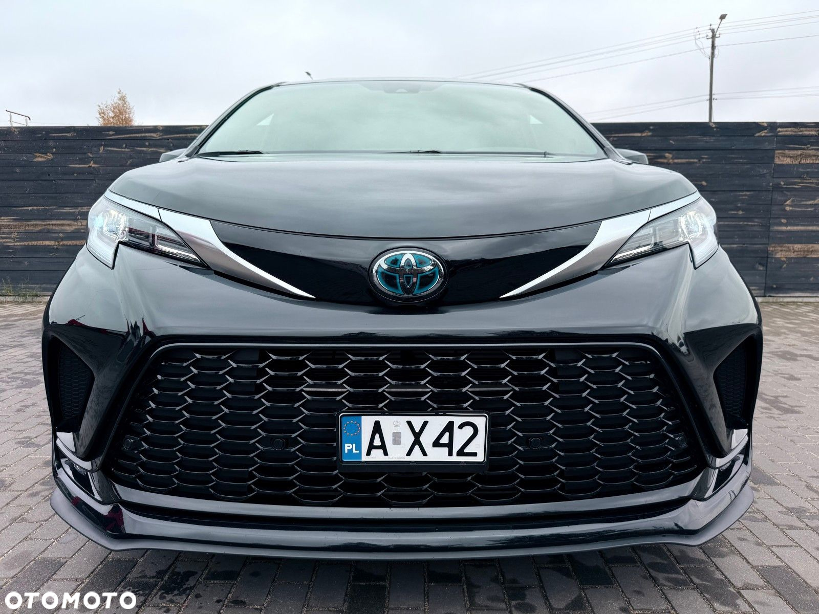Toyota Sienna - 4