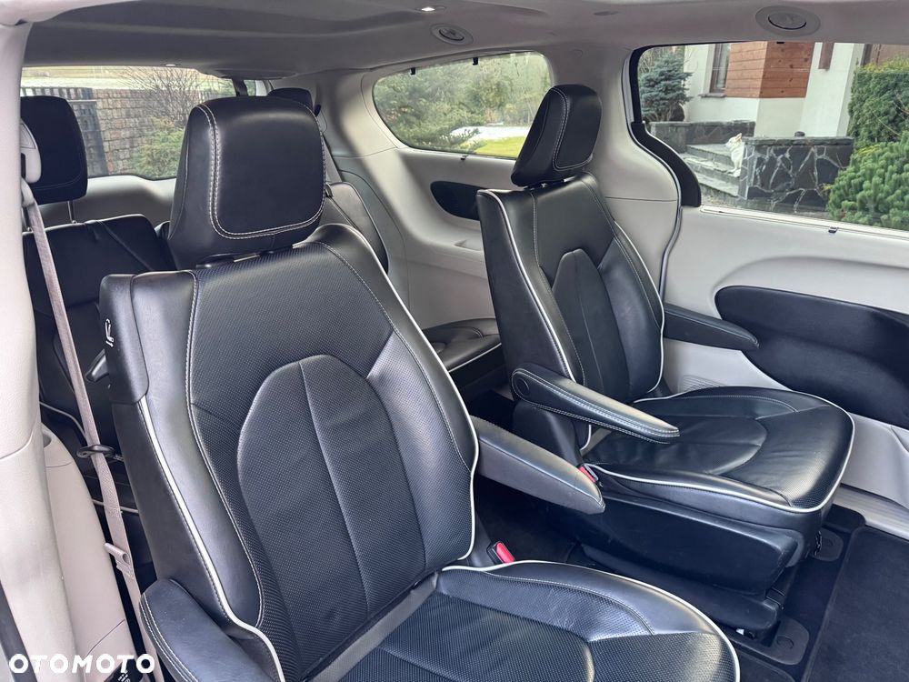 Chrysler Pacifica - 20