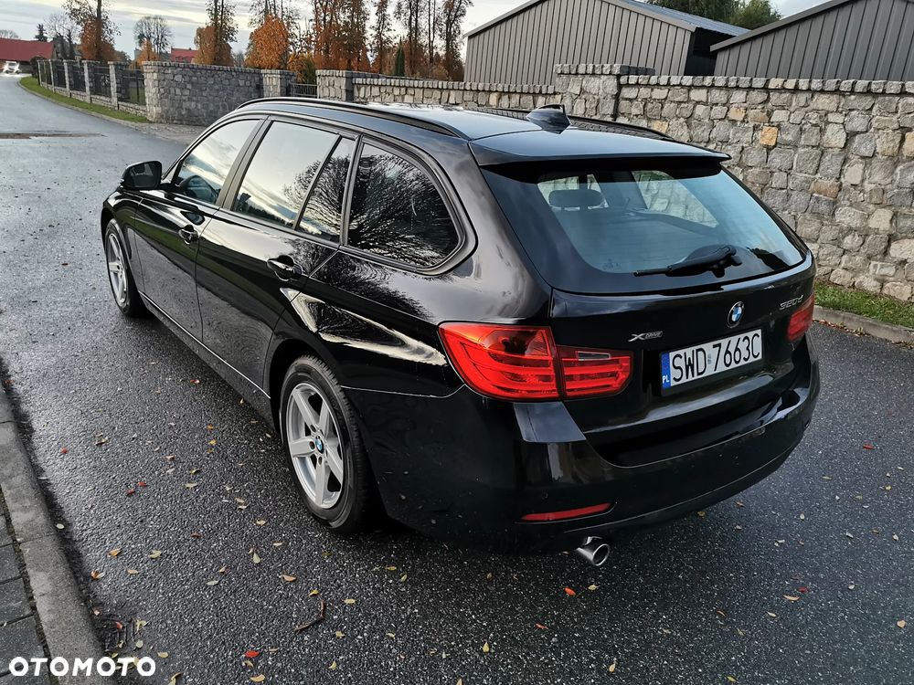 BMW Seria 3 320d Touring xDrive - 13