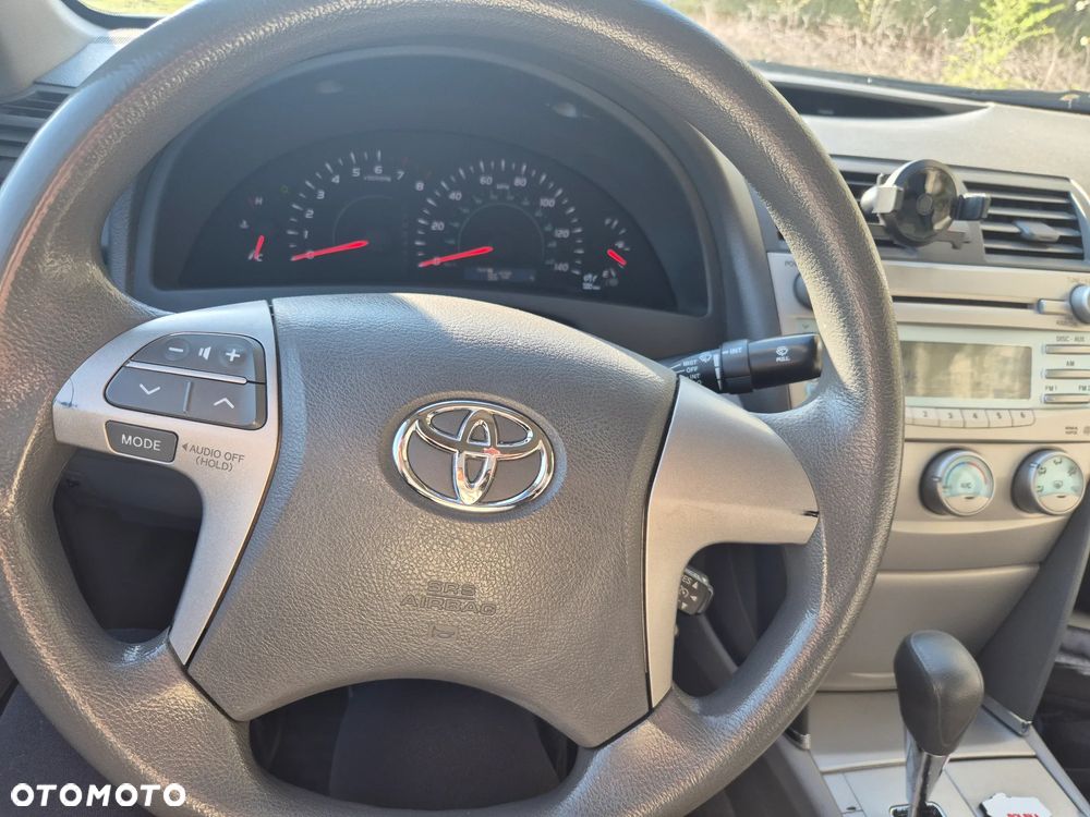 Toyota Camry - 8