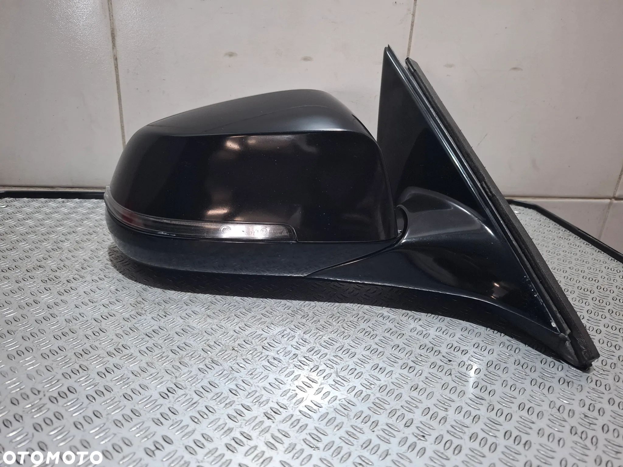 Lusterko zewnętrzne drzwi prawy przód BMW 5 F10- F11 rok 2014 lift kolor 668  5-PIN - 1
