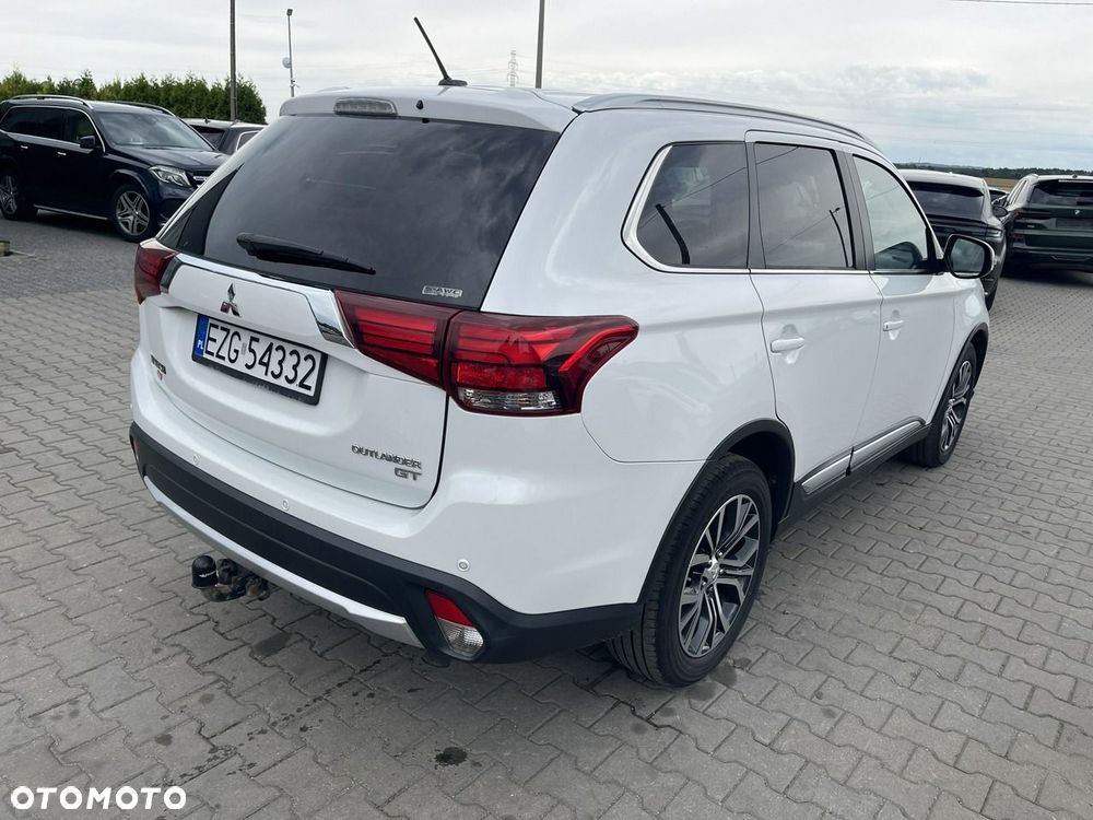 Mitsubishi Outlander - 4
