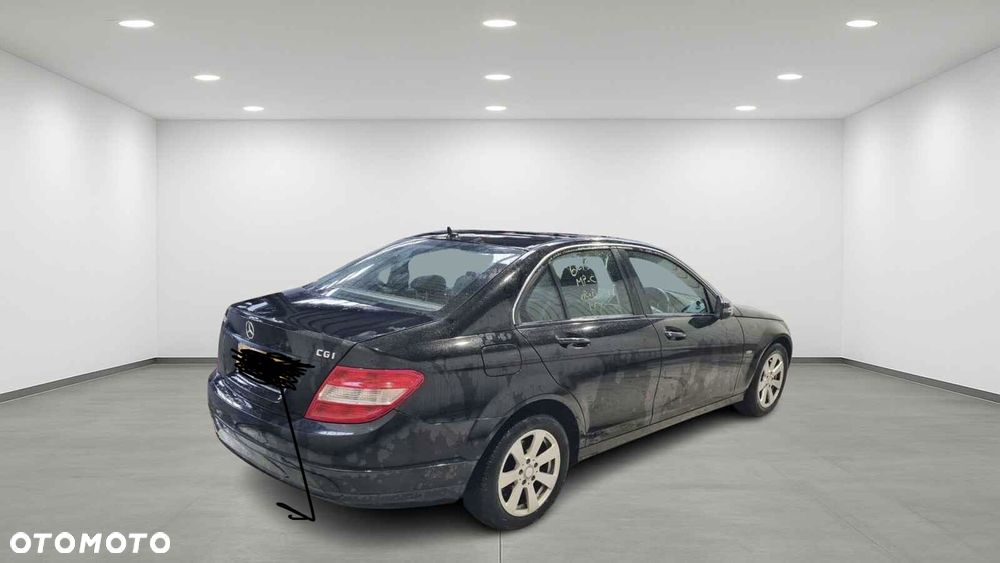 Mercedes-Benz Klasa C 180 CGI BlueEFFICIENCY Avantgarde - 3