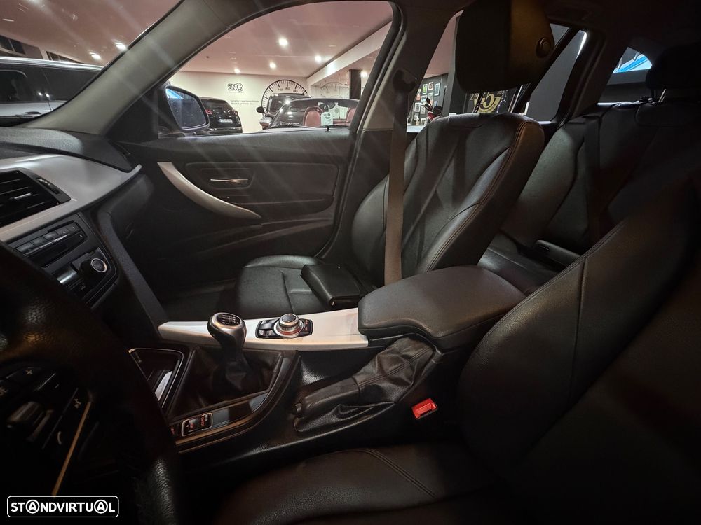 BMW 318 d Luxury Line - 10