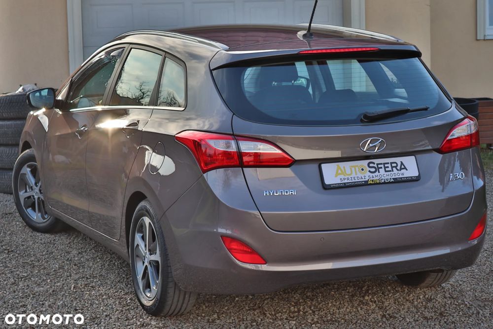 Hyundai i30 blue Kombi 1.6 GDi YES Gold - 3