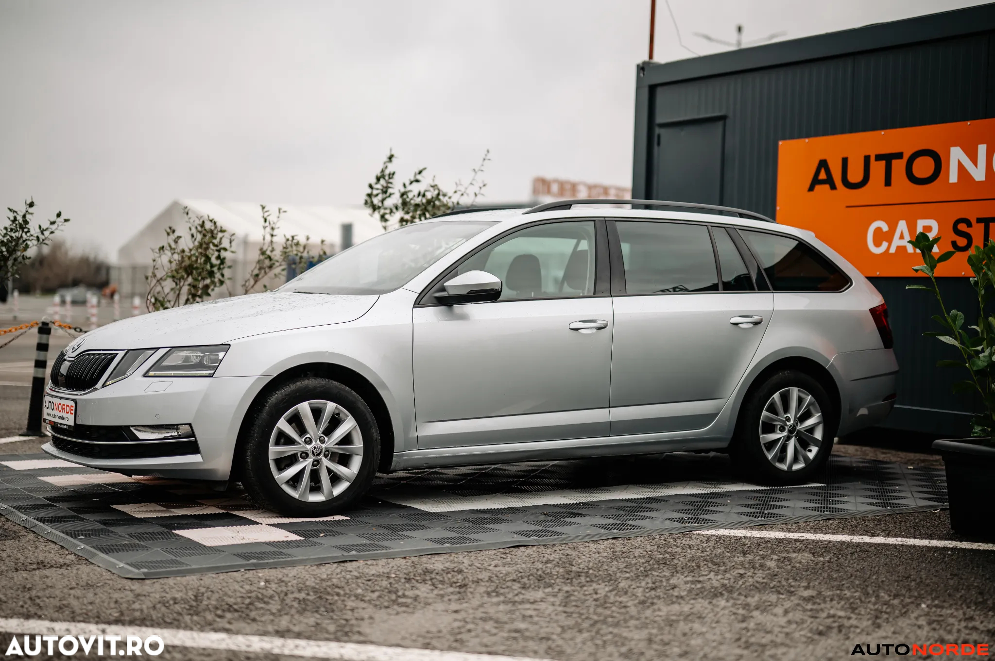 Skoda Octavia Combi Diesel 2.0 TDI DSG Ambition - 10
