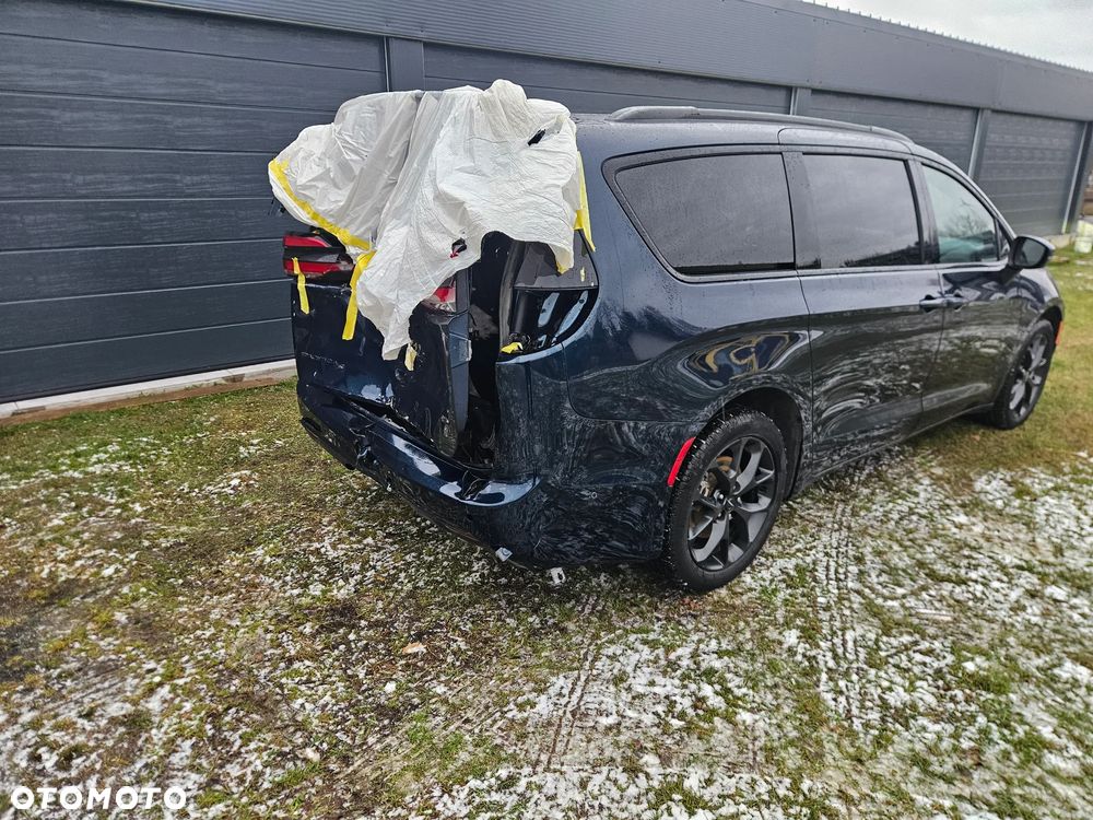 Chrysler Pacifica - 5