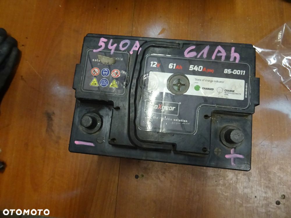 AKUMULATOR 540 A 61 Ah 12 V