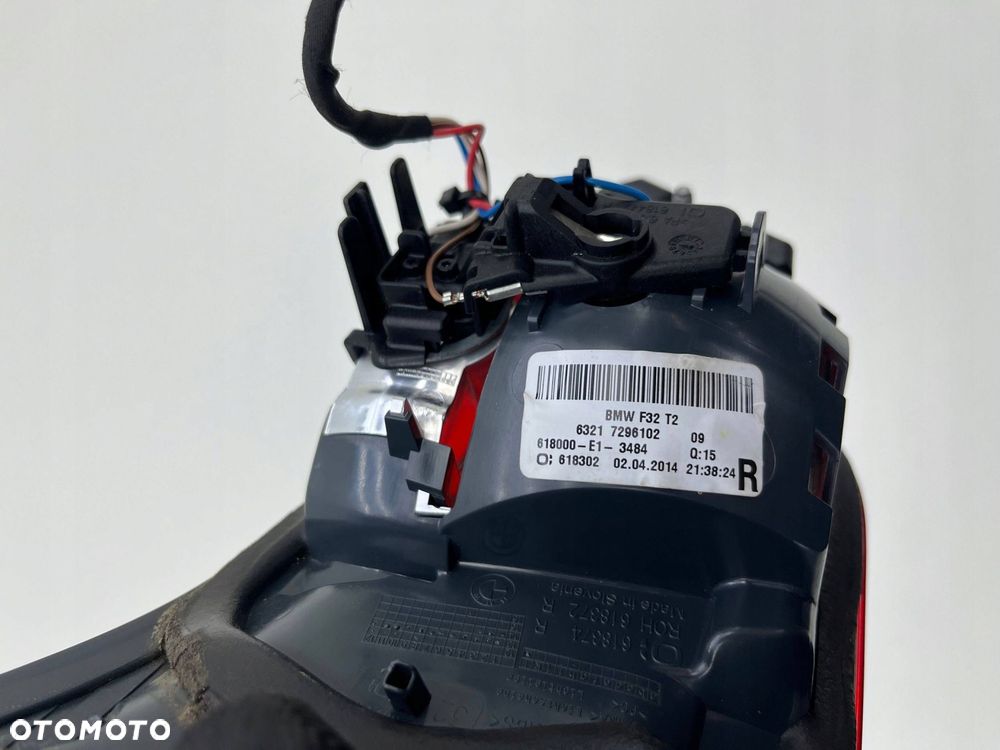 BMW 4 F32 F33 LAMPA PRAWA TYŁ W KLAPĘ 7296102 - 10