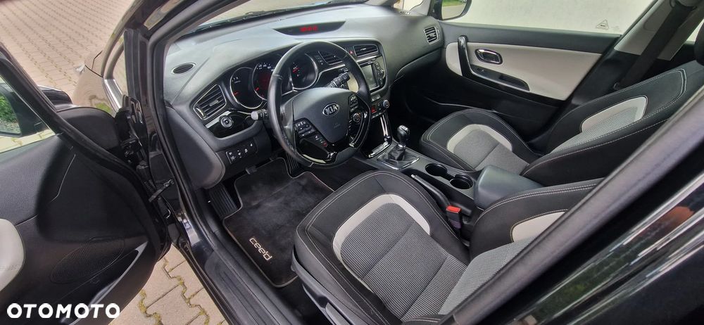 Kia Ceed 1.6 GDI Dream Team Edition - 35