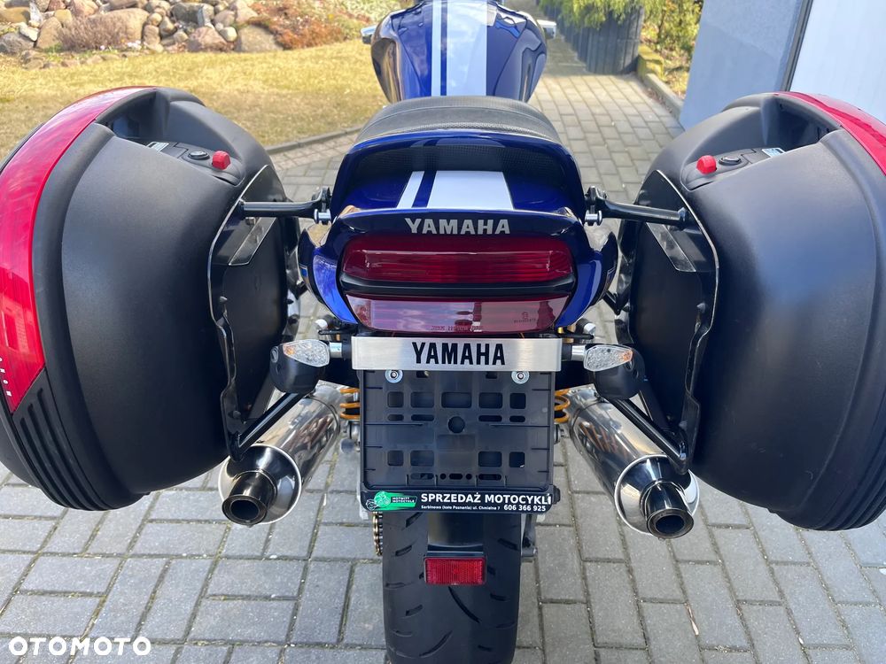 Yamaha XJR - 10