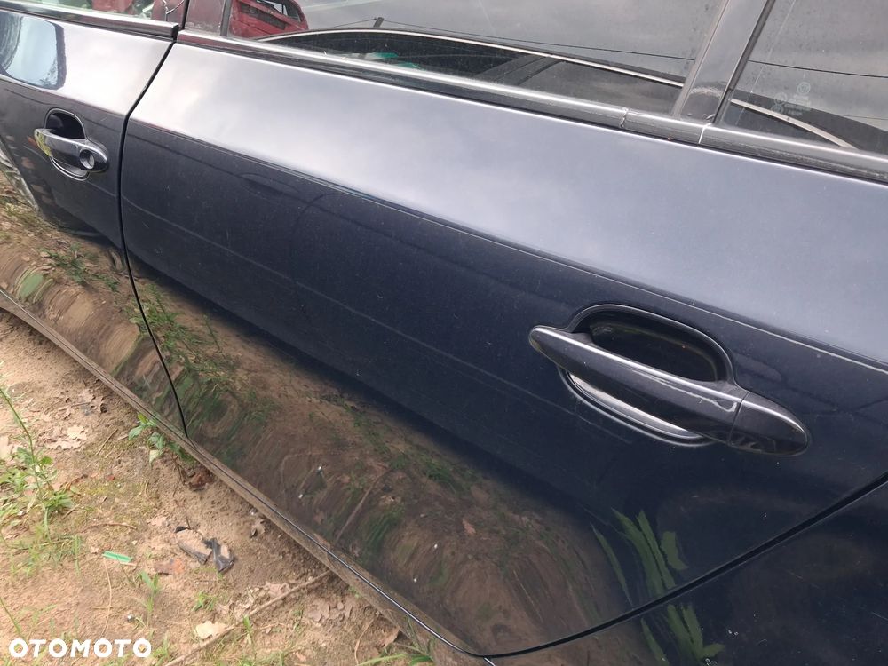 BMW E60 DRZWI LEWY TYL TYLNIE ORIENTBLAU METALIC 317 - 1