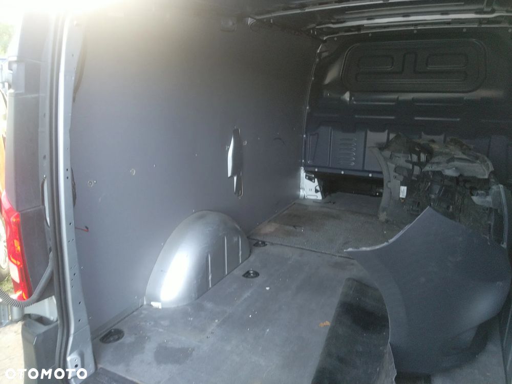 Mercedes-Benz Vito - 17
