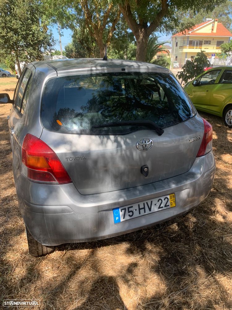 Toyota Yaris 1.0 VVT-i AC Manual - 11