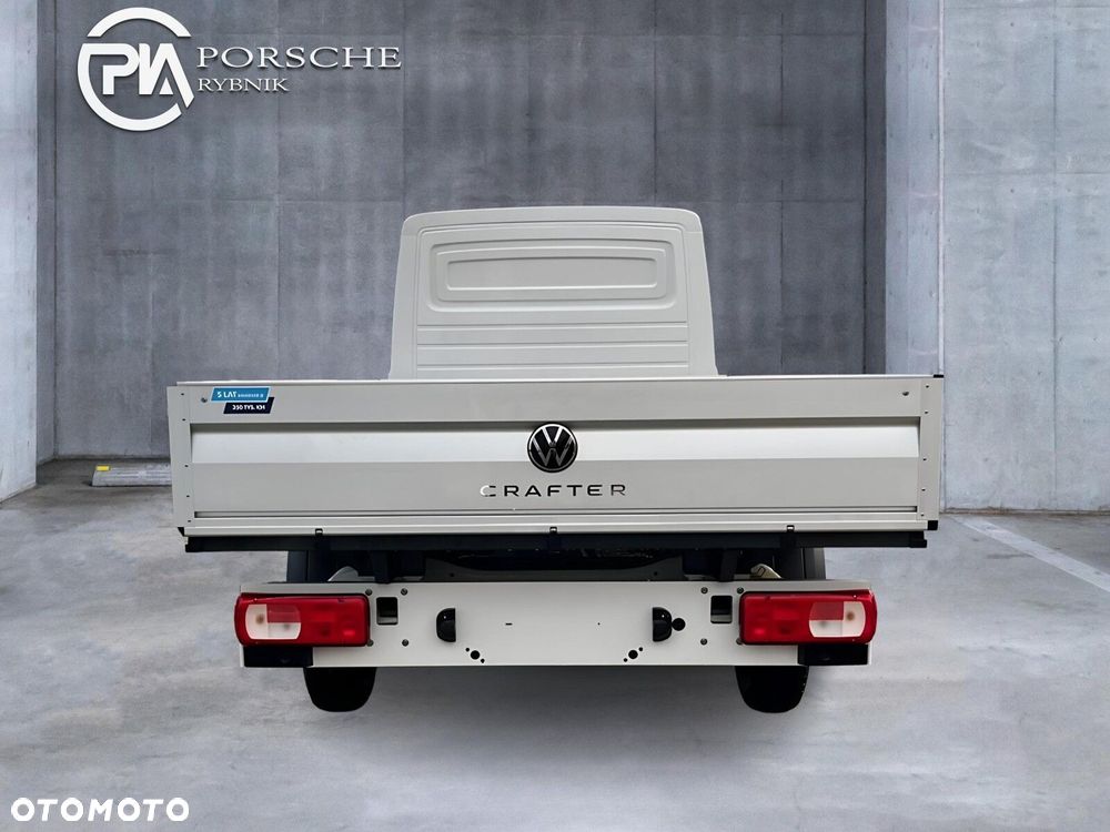 Volkswagen Crafter 35 Skrzyniowy z podwójną kabiną silnik: 2,0 l EU6 SCR 140 KM / skrzynia biegów: Przedni napęd manualna 6-biegowa rozstaw osi: 4490 mm - 6