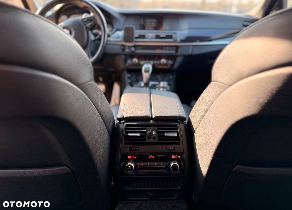 BMW Seria 5 520d xDrive - 23