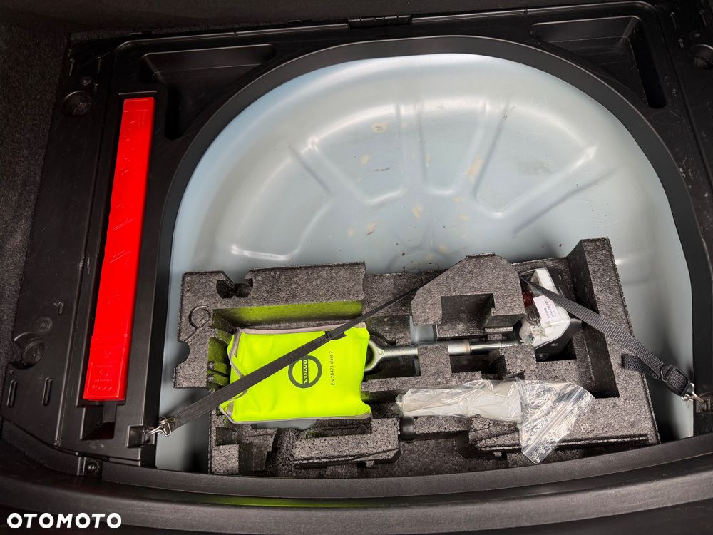 Volvo V40 D2 Drive-E R-Design Momentum - 24