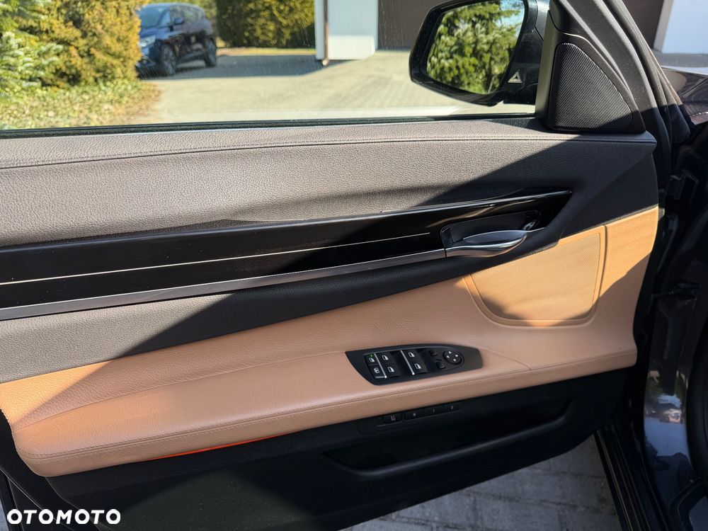 BMW Seria 7 750d xDrive - 26