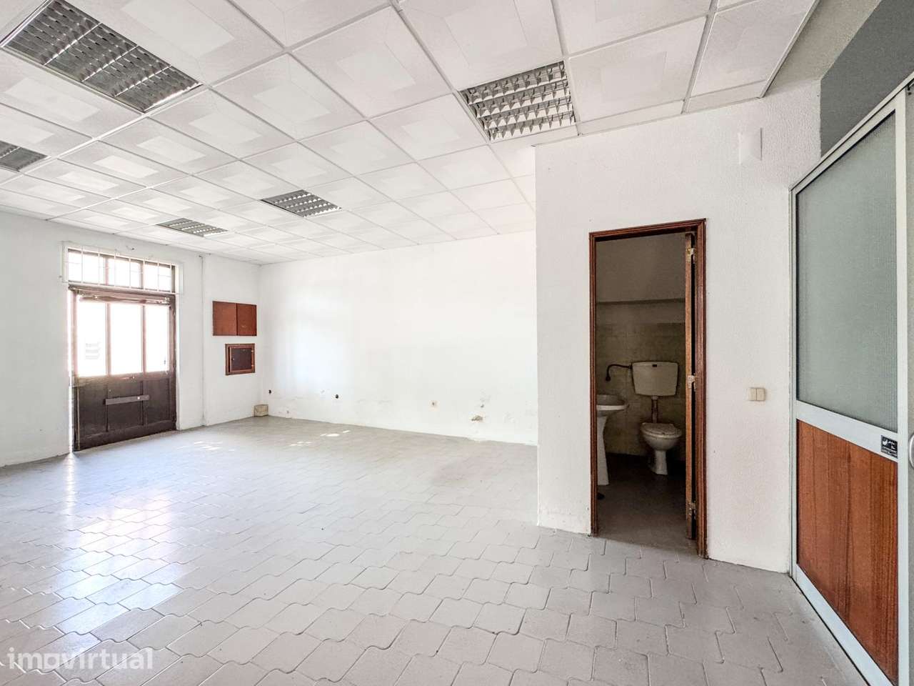 Loja com Projeto para Habitação | 103,71 m2 - Grande imagem: 2/14