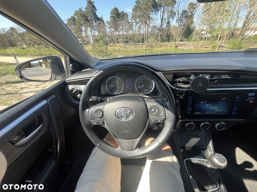 Toyota Corolla - 13