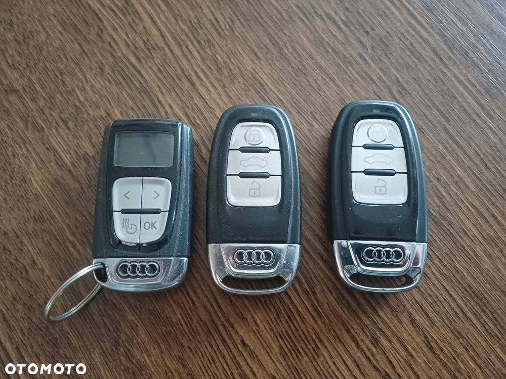 Audi A8 - 40