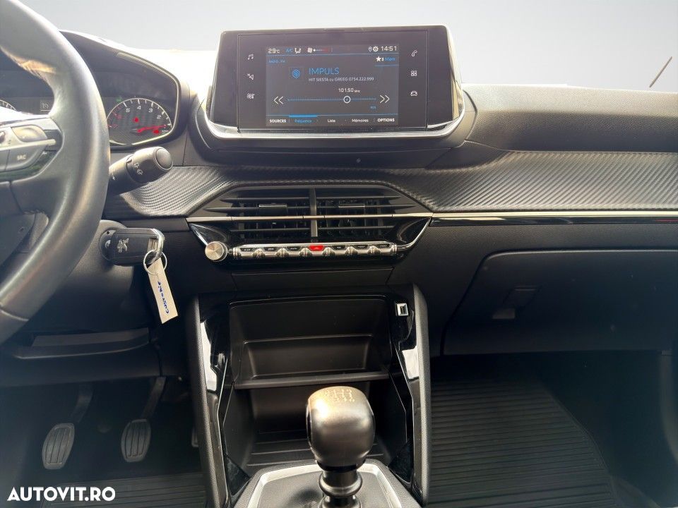 Peugeot 208 - 17