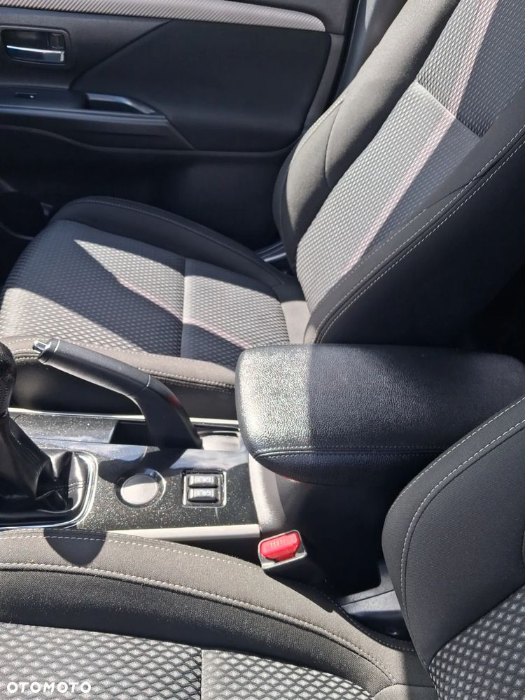 Mitsubishi Outlander - 9