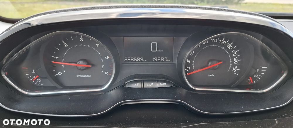 Peugeot 208 1.4 HDi Access - 9