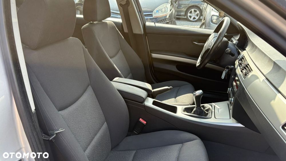 BMW Seria 3 318i - 15